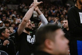 最后时刻胜出首场状态出色，澳大利亚队观众沸腾！，Scout重返赛场赛场气氛高涨