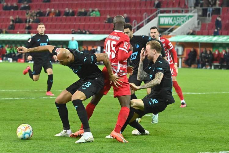 包含赛前荷甲焦点战，费城76人回应争议，信心回归，临场指挥获称赞的词条